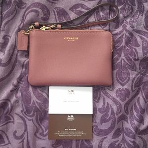 NWT Coach Wristlet beautiful color!🌸🌺